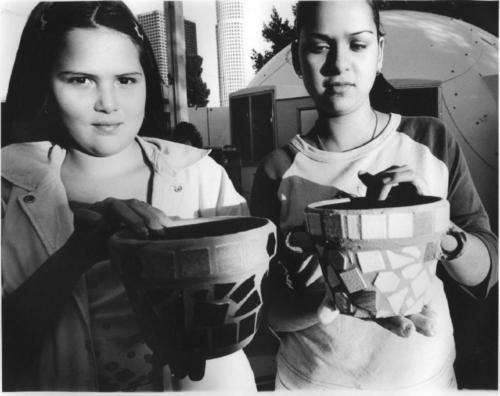 girls-with-pottery