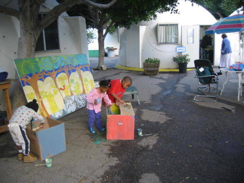 toddlers painting boxes402